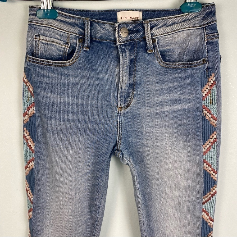 Driftwood Jackie High rise light denim with geometric side embroidery - Picture 6 of 6